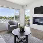 Landing At Yacht Harbor Club - 1 Bedroom In Hayden Island Neighborhood Network