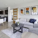 Landing At Yacht Harbor Club - 1 Bedroom In Hayden Island Neighborhood Network