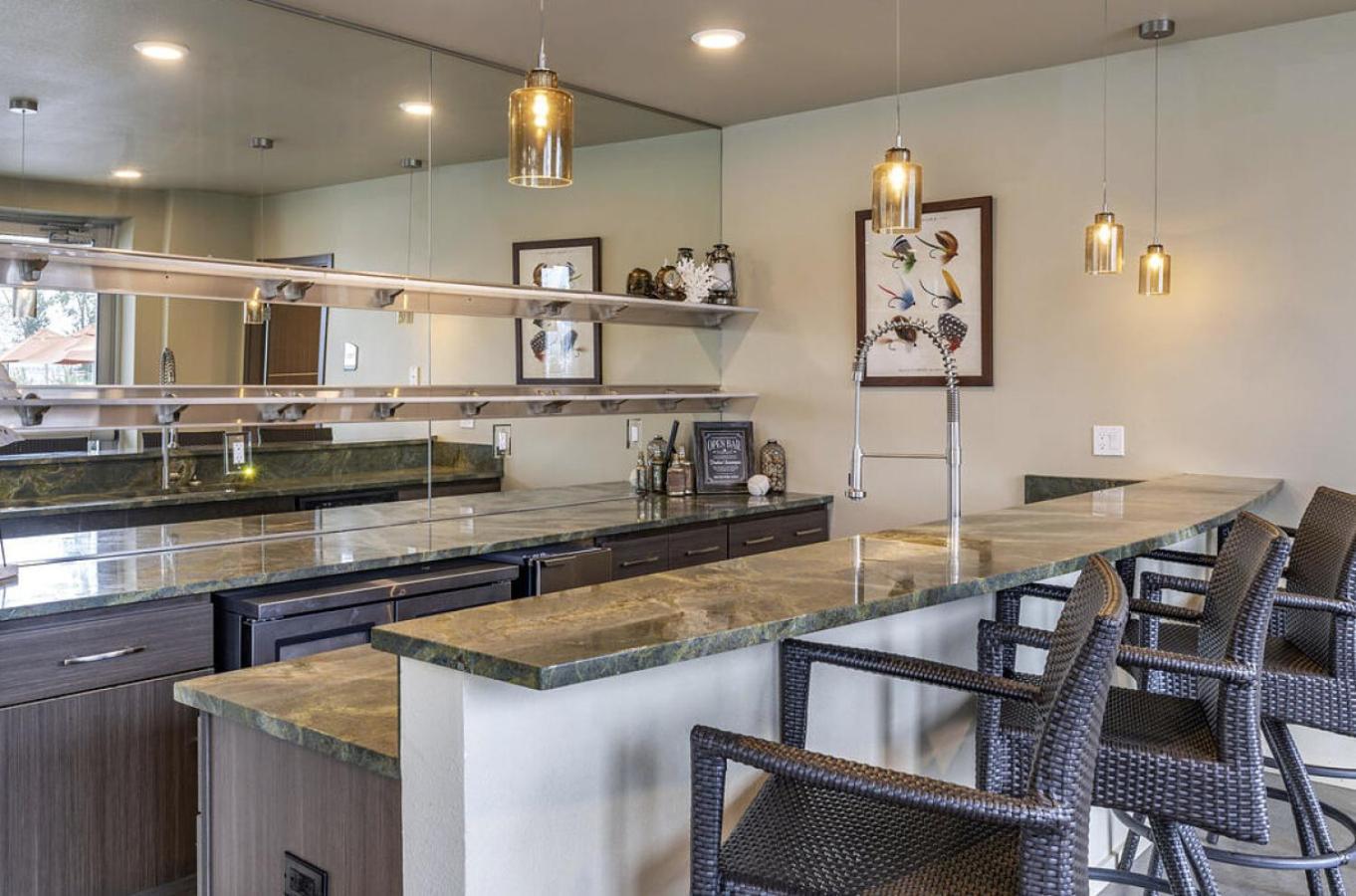 Landing At Yacht Harbor Club - 1 Bedroom In Hayden Island Neighborhood Network