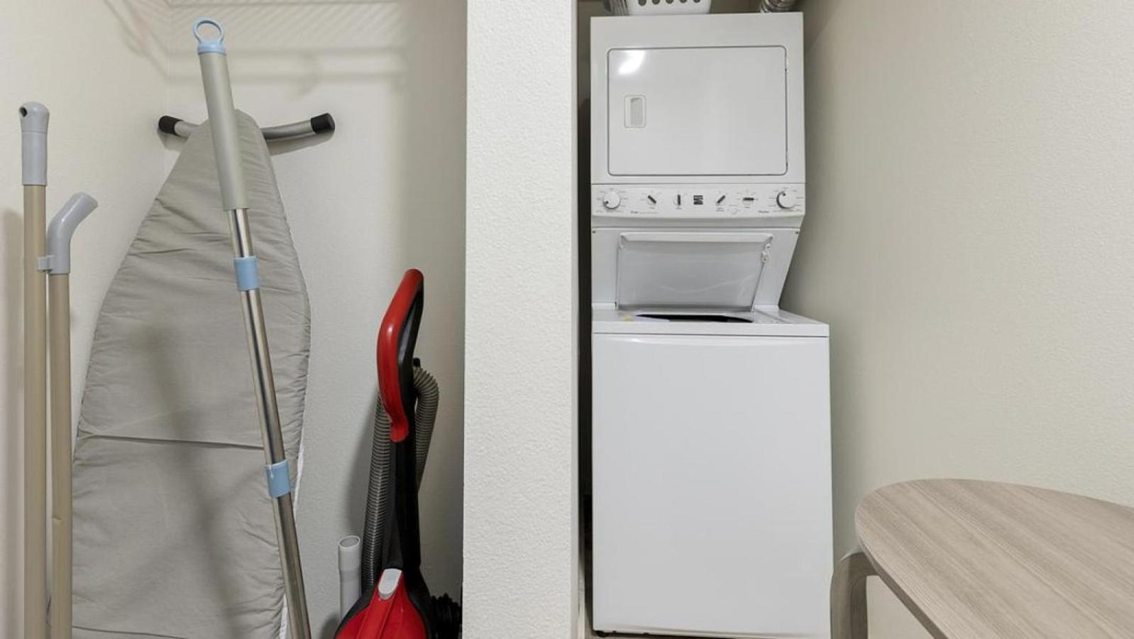 Landing At Yacht Harbor Club - 1 Bedroom In Hayden Island Neighborhood Network Apartment *