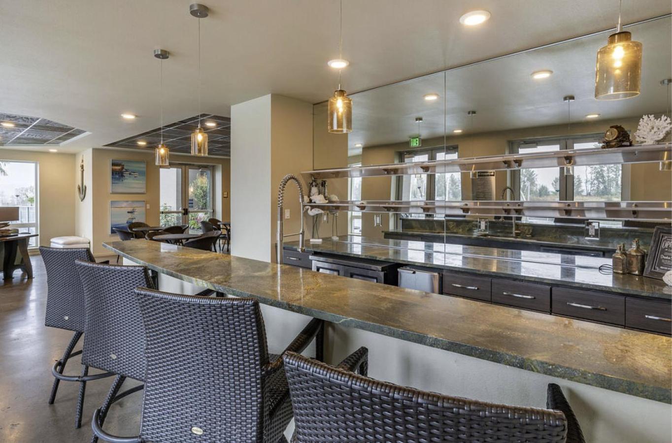 Landing At Yacht Harbor Club - 1 Bedroom In Hayden Island Neighborhood Network *