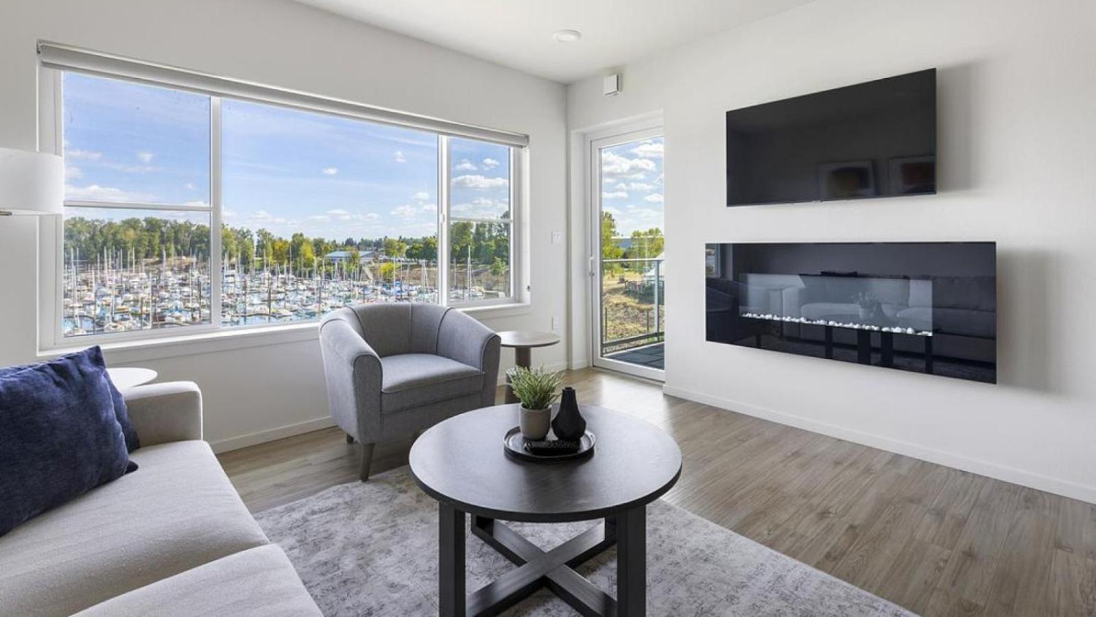 Landing At Yacht Harbor Club - 1 Bedroom In Hayden Island Neighborhood Network