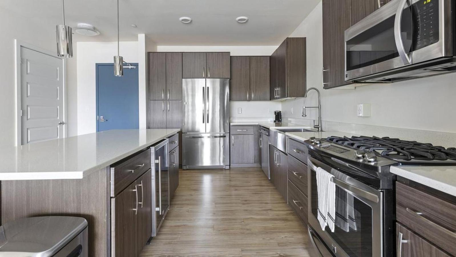 Landing At Yacht Harbor Club - 1 Bedroom In Hayden Island Neighborhood Network