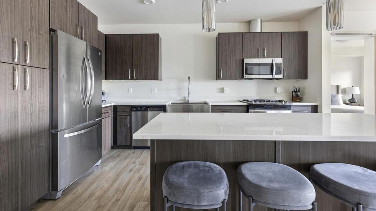 Apartment Landing At Yacht Harbor Club - 1 Bedroom In Hayden Island Neighborhood Network