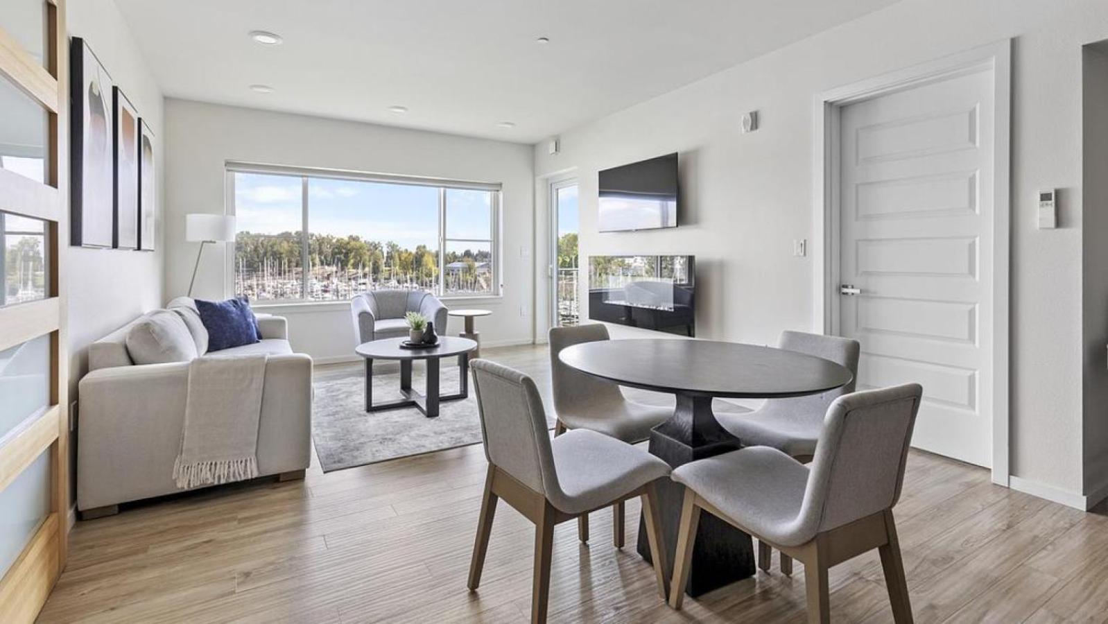 Apartment Landing At Yacht Harbor Club - 1 Bedroom In Hayden Island Neighborhood Network
