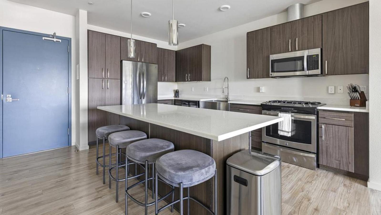 Apartment Landing At Yacht Harbor Club - 1 Bedroom In Hayden Island Neighborhood Network Portland